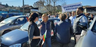 Манолова на протеста на Владая и Княжево: Транспортният министър да дойде спешно в парламента за ЖП трасето